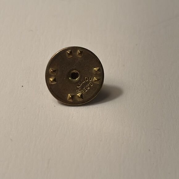 Vintage CAMCO Gold Tone Teddy Bear Holding Heart with Green Stone Pin - Picture 7 of 7